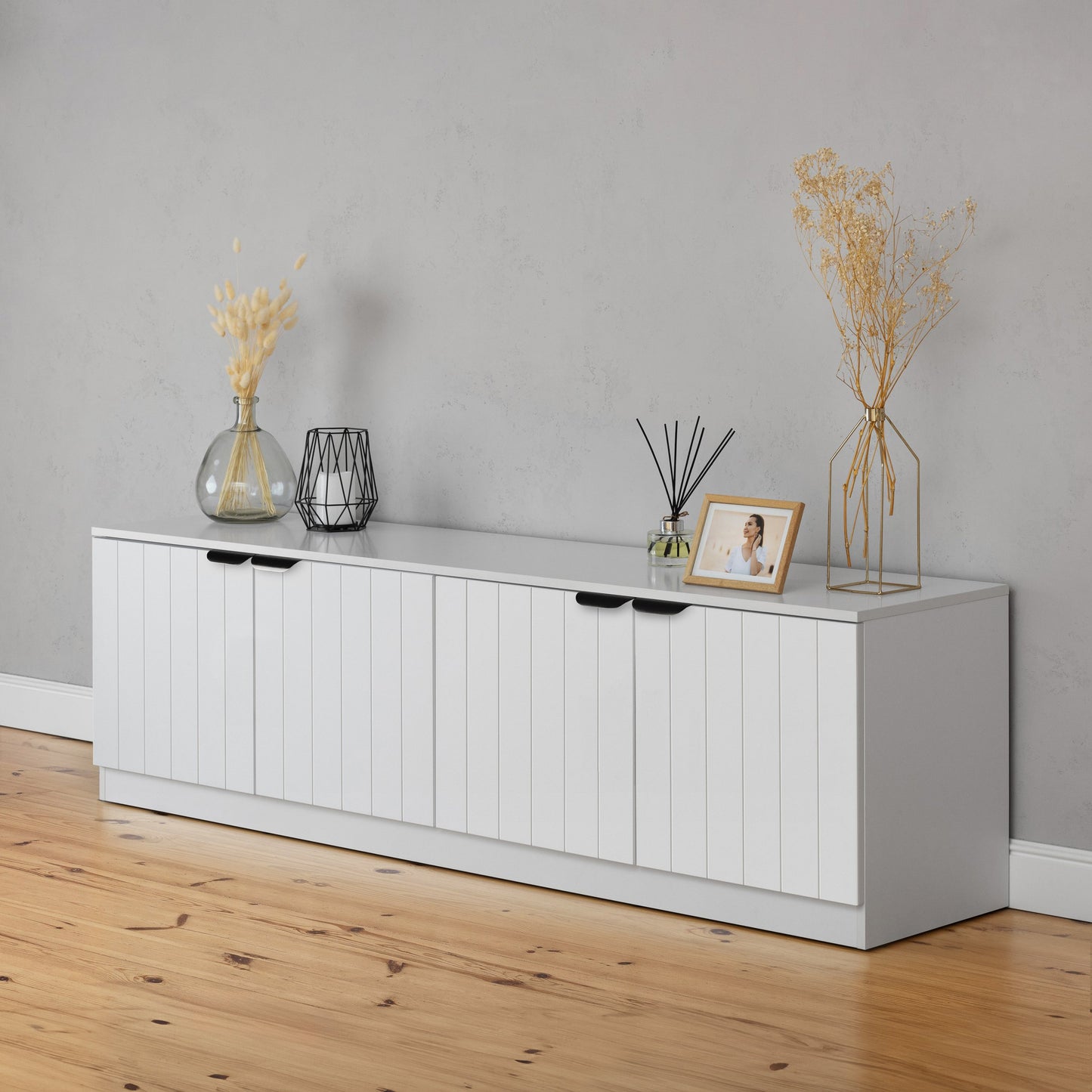 BUCHAREST TV UNIT- WHITE - VJ PANEL - PULL BLACK